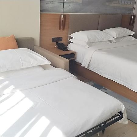 Aurea Central Hotel Phnom Penh Bagian luar foto