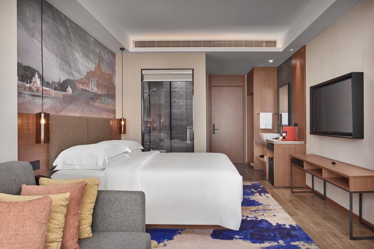 Aurea Central Hotel Phnom Penh Bagian luar foto