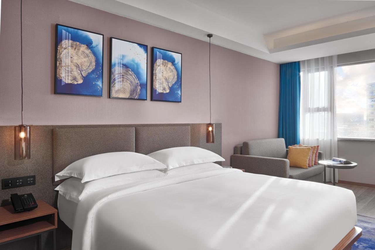 Aurea Central Hotel Phnom Penh Bagian luar foto