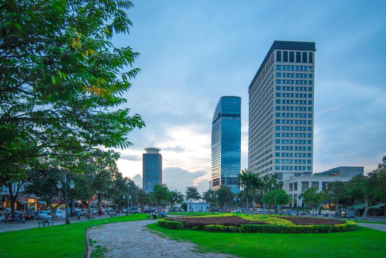 Aurea Central Hotel Phnom Penh Bagian luar foto