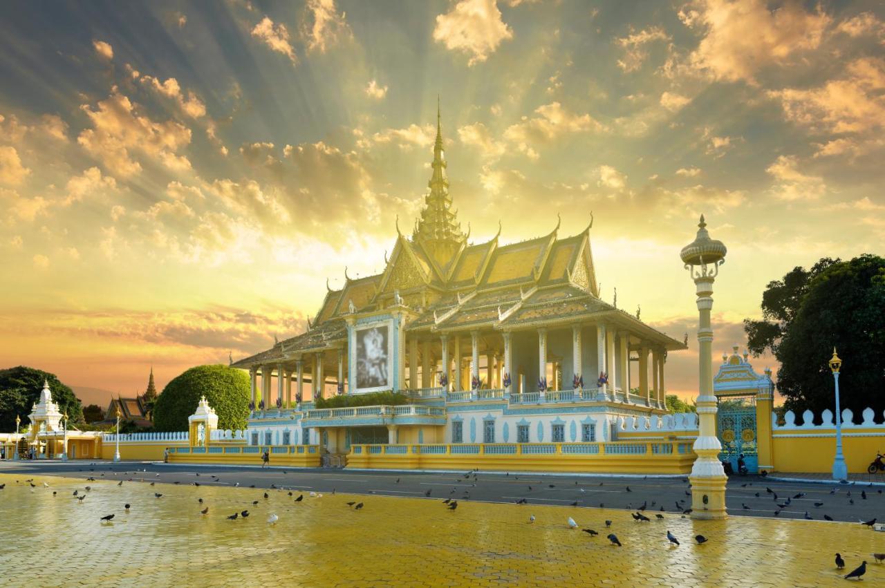 Aurea Central Hotel Phnom Penh Bagian luar foto